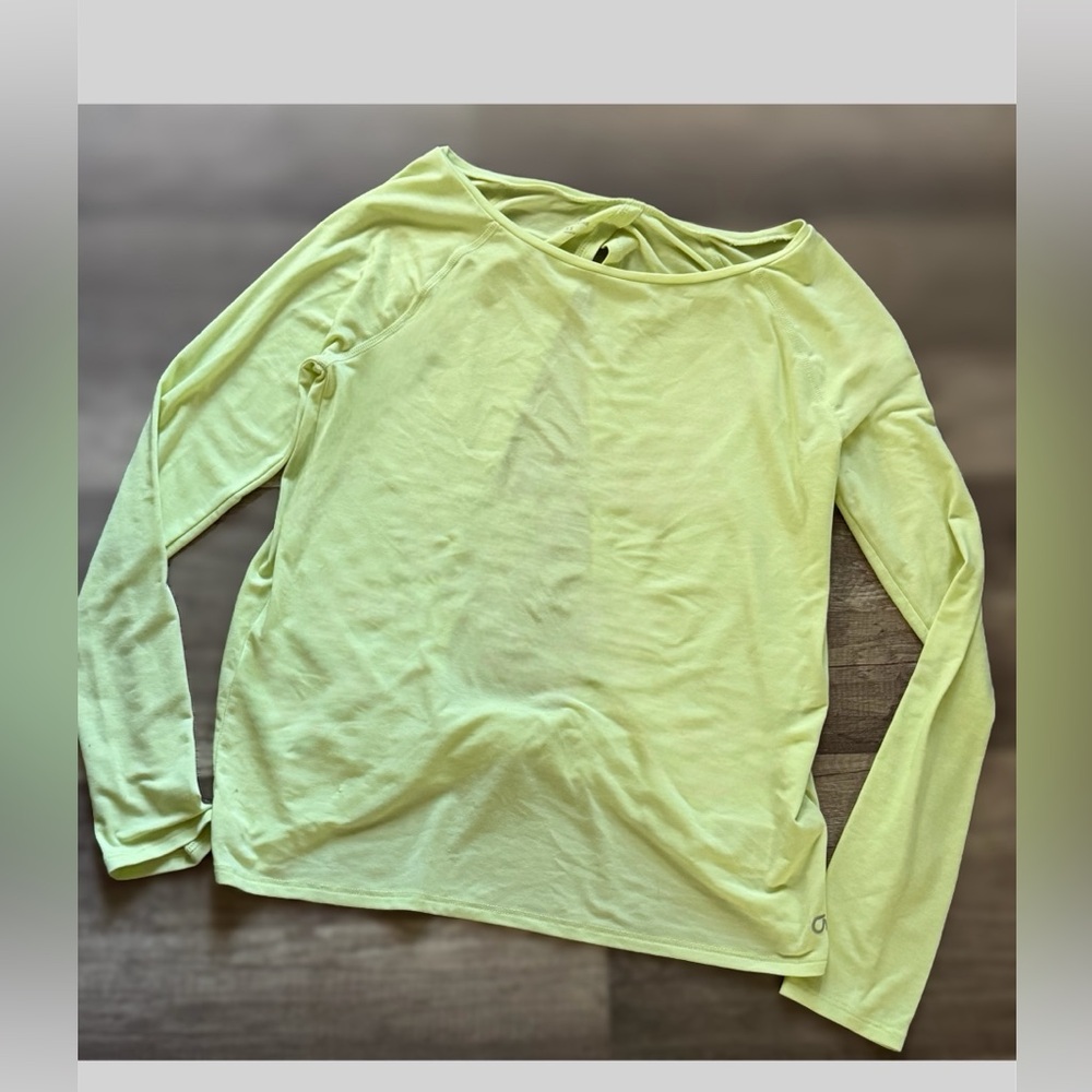 GapFit Open Back Twist Long Sleeve Workout Top Lime Green XS Athleisure Yoga Gym - Picture 2 of 5
